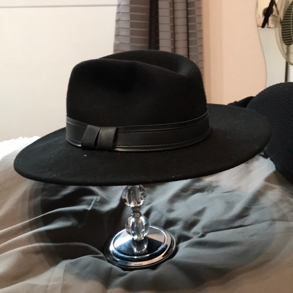 Black woman hat - Picture 1 of 2